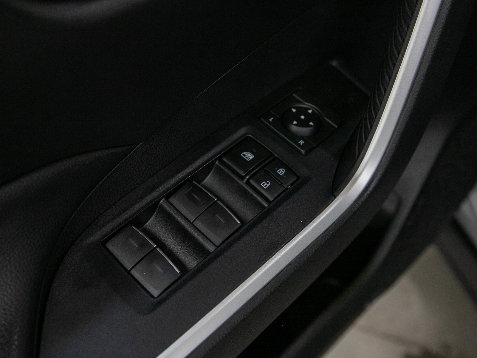 Used 2024 Toyota RAV4 XLE AWD/4WD image 22