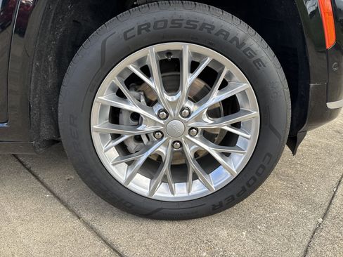 Used 2021 Jeep Grand Cherokee L Summit w/ Luxury Tech Group V image 24