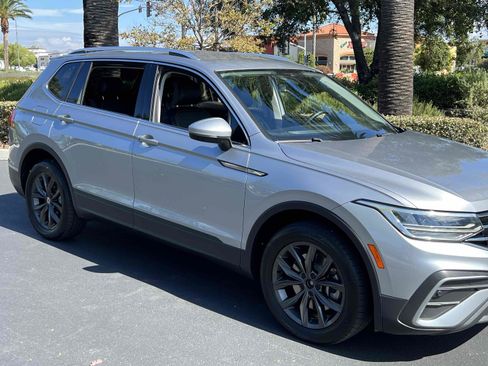 Used 2022 Volkswagen Tiguan SE image 92