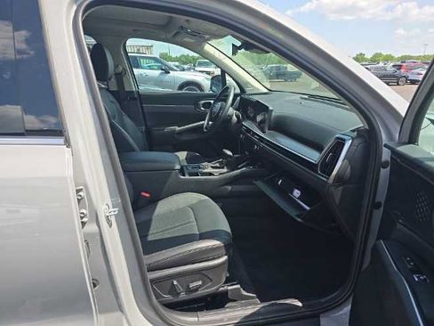 Used 2025 Kia Sorento EX w/ Panoramic Sunroof Package FWD image 8