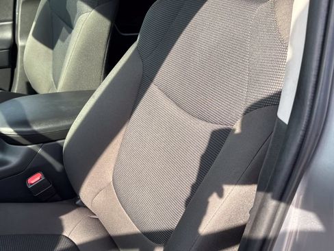 Used 2025 Toyota RAV4 LE AWD/4WD image 18