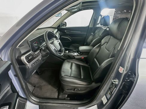 Used 2025 Kia Telluride S FWD image 13