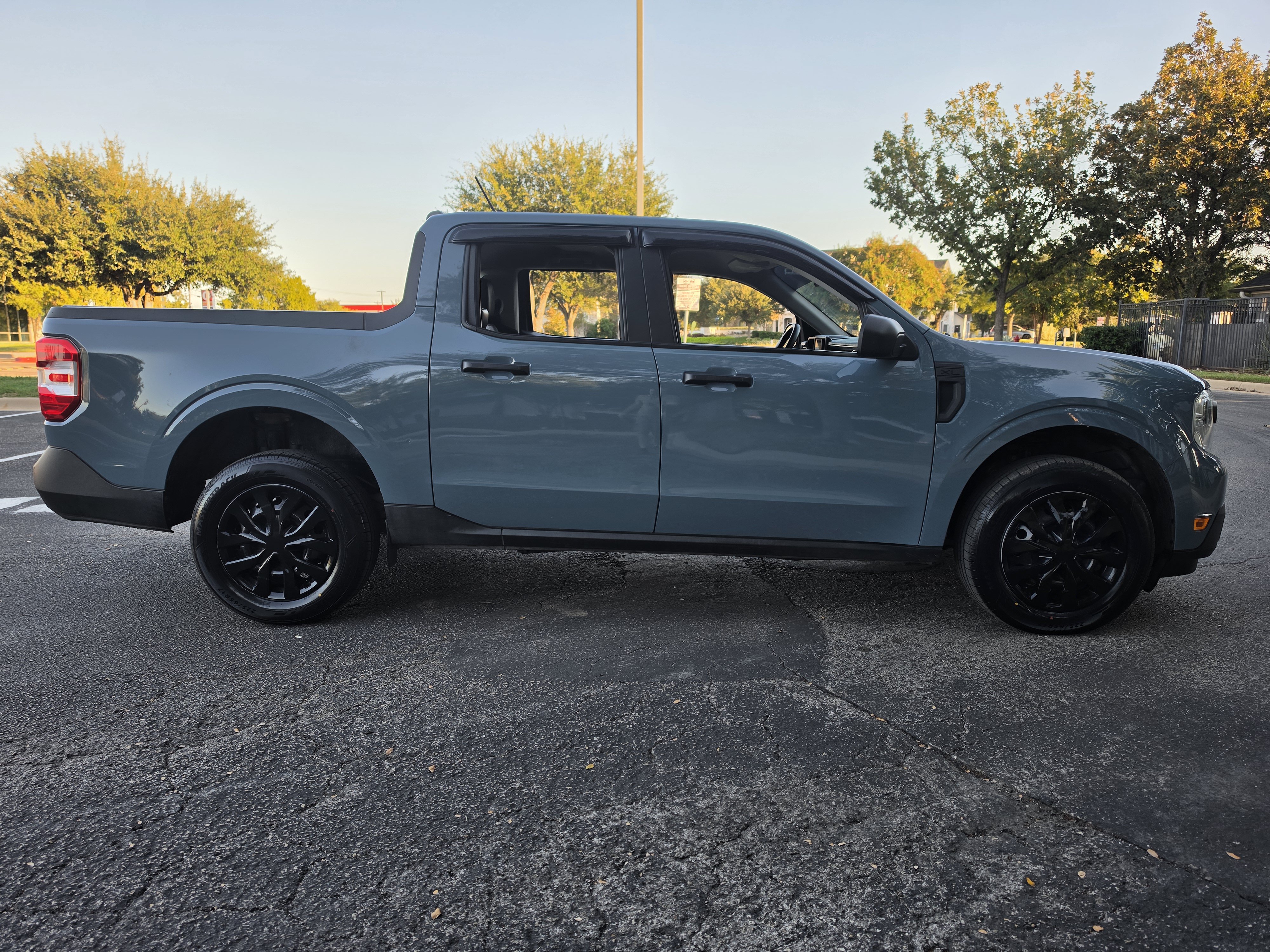 Used 2022 Ford Maverick XL FWD image 8