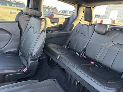 New 2026 Chrysler Pacifica Select image 29