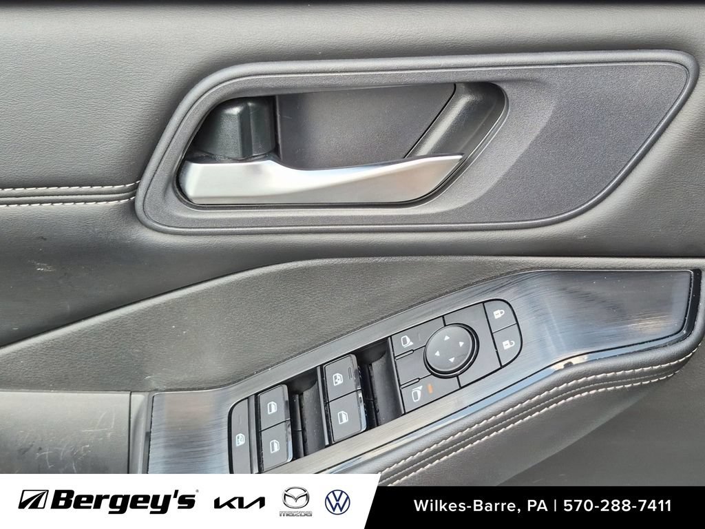 Used 2023 Nissan Rogue SV w/ SV Premium B Package AWD/4WD image 14