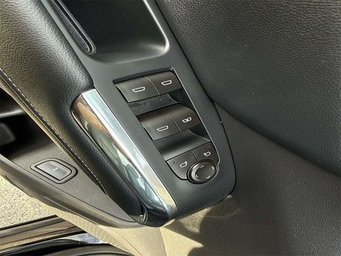 Used 2026 Chevrolet Traverse LT image 11