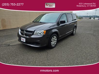 Used 2019 Dodge Grand Caravan SE w/ UConnect Hands-Free Group