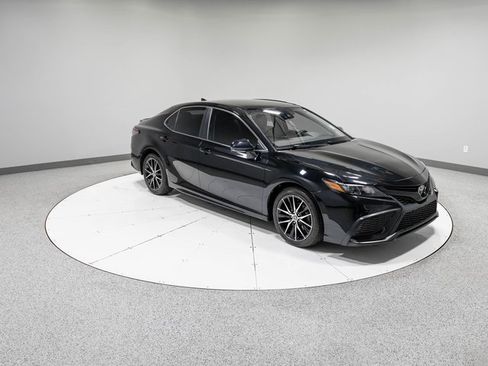 Used 2023 Toyota Camry SE image 25