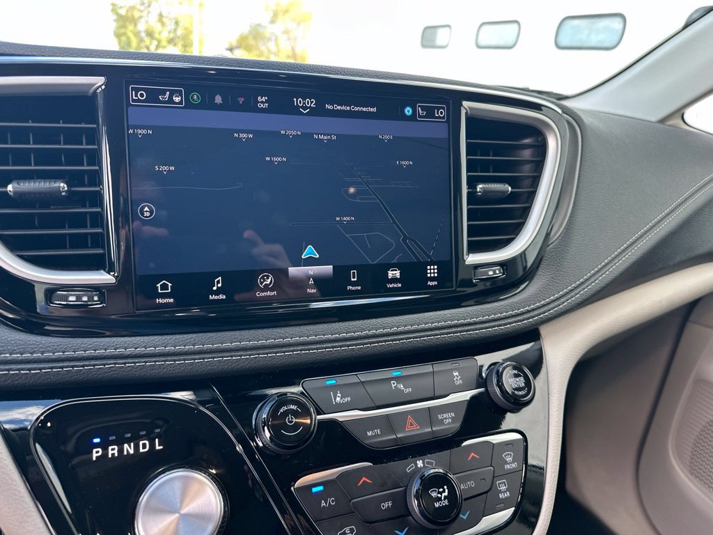 Used 2024 Chrysler Pacifica Limited FWD image 13