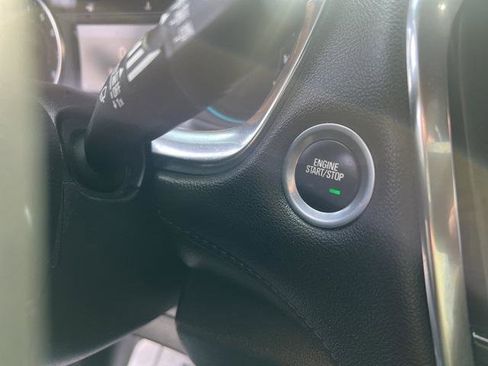 Used 2023 Chevrolet Traverse LT image 38