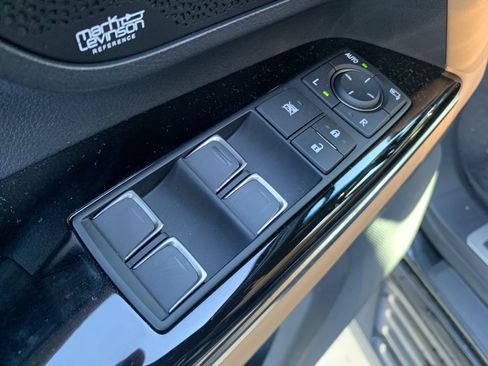 Used 2024 Lexus LX 600 4WD w/ Luxury Package image 13