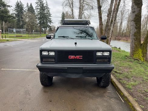 Used 1989 GMC Suburban 4WD image 3