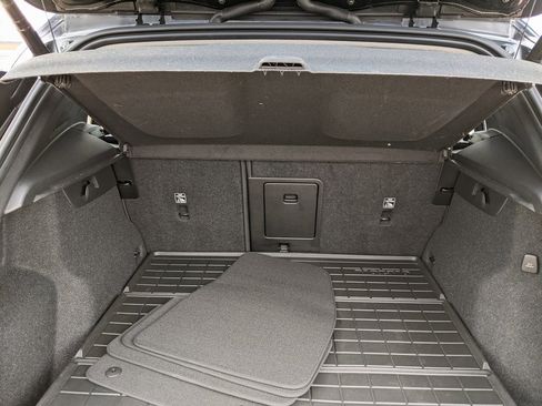 Certified 2023 Volvo XC40 B5 Plus w/ Driver Assist Package image 27