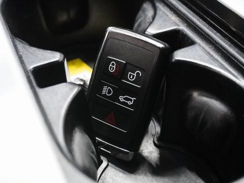 Used 2022 Land Rover Range Rover Sport SVR image 36