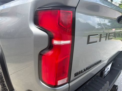 Used 2024 Chevrolet Silverado 2500 ZR2 w/ Technology Package AWD/4WD image 22