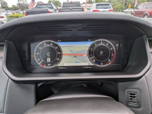 Used 2018 Land Rover Discovery HSE AWD/4WD image 24