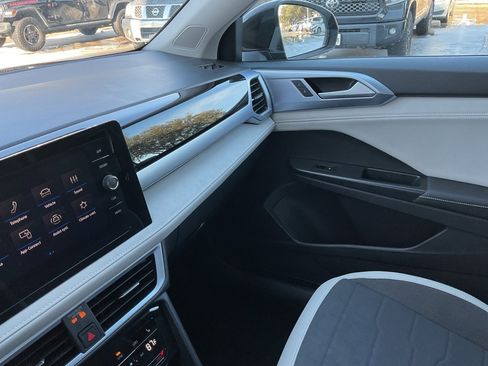 Used 2025 Volkswagen Taos SE image 38