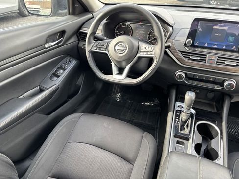 Used 2024 Nissan Altima 2.5 SV AWD/4WD image 22