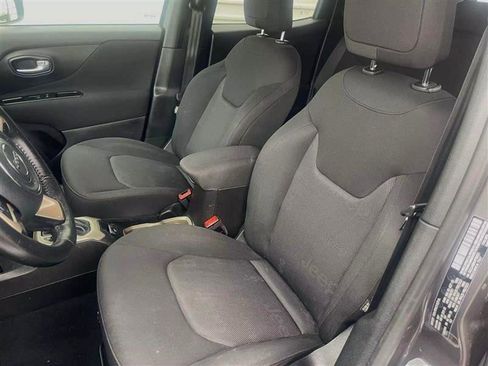 Used 2017 Jeep Renegade Latitude image 6