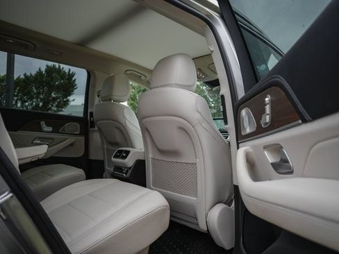 Used 2023 Mercedes-Benz GLS 450 4MATIC image 11