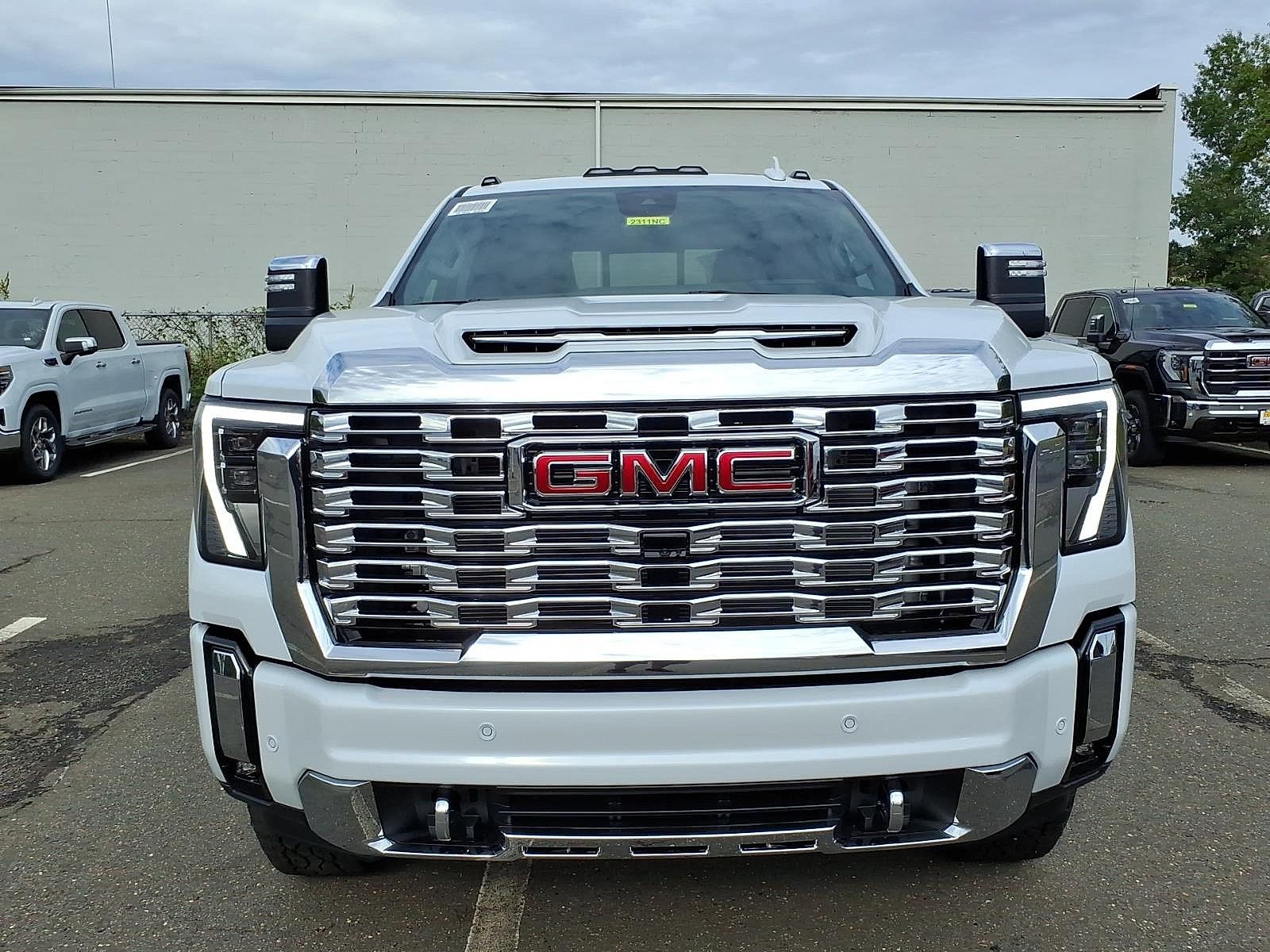 New 2026 GMC Sierra 2500 Denali w/ Denali Reserve Package AWD/4WD image 2