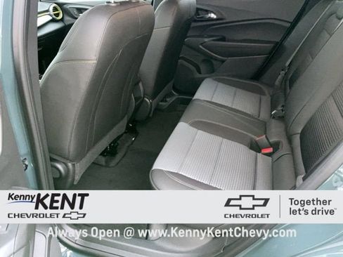 Used 2025 Chevrolet Trax LT image 14