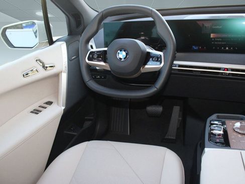 New 2026 BMW iX xDrive45 w/ Executive Package image 31