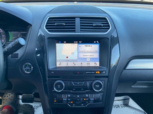 Used 2018 Ford Explorer XLT w/ Equipment Group 202A AWD/4WD image 15
