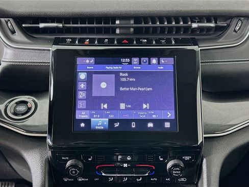 Used 2023 Jeep Grand Cherokee Laredo w/ Luxury Tech Group I image 21