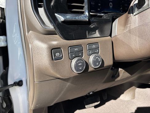 Used 2025 Chevrolet Silverado 1500 LT image 12