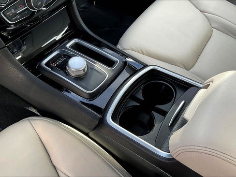 Used 2023 Chrysler 300 Touring L image 15