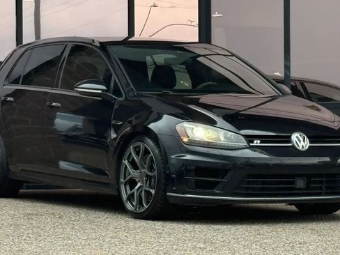 Used 2017 Volkswagen Golf R 4-Door AWD/4WD image 17