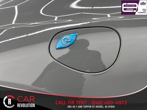 Used 2021 Chrysler Pacifica Touring-L image 56