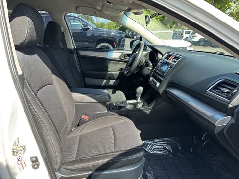 Used 2019 Subaru Outback 2.5i AWD/4WD image 5