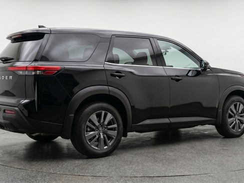 Used 2025 Nissan Pathfinder SV image 9
