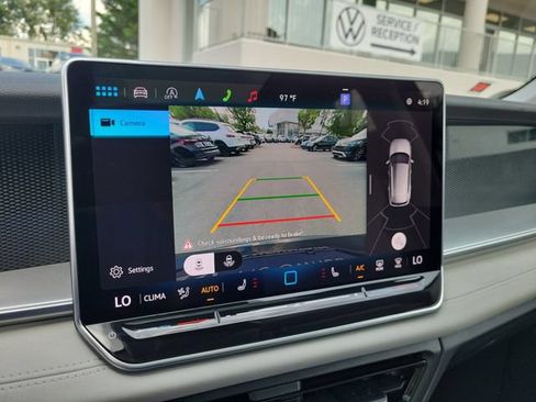 Certified 2025 Volkswagen Tiguan SE FWD image 34