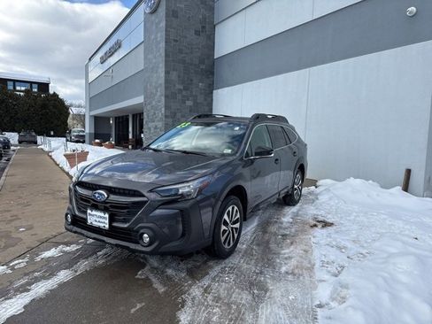 Used 2023 Subaru Outback Premium image 9