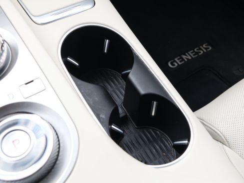 Used 2023 Genesis Electrified GV70 AWD/4WD image 31