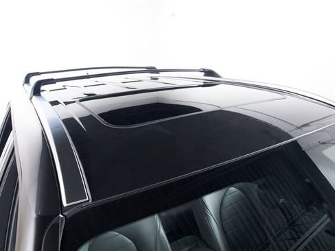 Used 2021 Toyota Highlander XLE AWD/4WD image 5