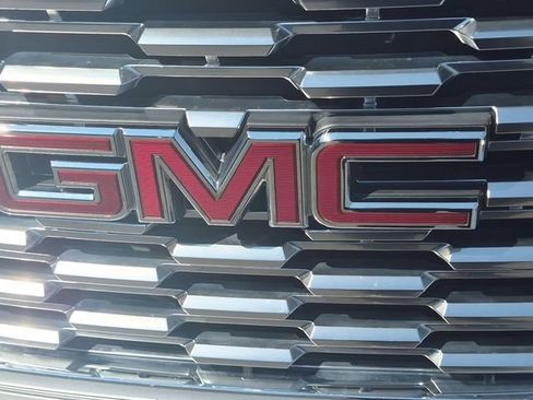 Used 2018 GMC Yukon Denali w/ Denali Ultimate Package AWD/4WD image 9