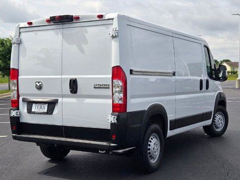 Used 2025 RAM ProMaster 2500 w/ Convenience Group FWD image 9