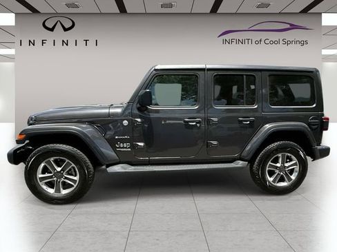Used 2022 Jeep Wrangler Unlimited Sahara w/ Dual Top Group AWD/4WD image 4