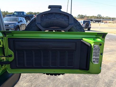 New 2025 Jeep Wrangler Unlimited Rubicon w/ Technology Group image 28