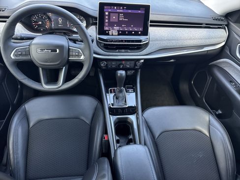 Used 2022 Jeep Compass Latitude FWD image 32