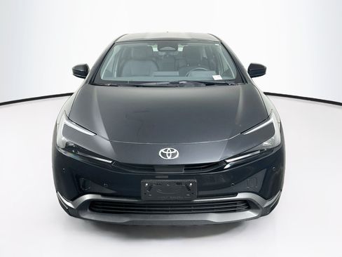 Used 2025 Toyota Prius LE FWD image 2