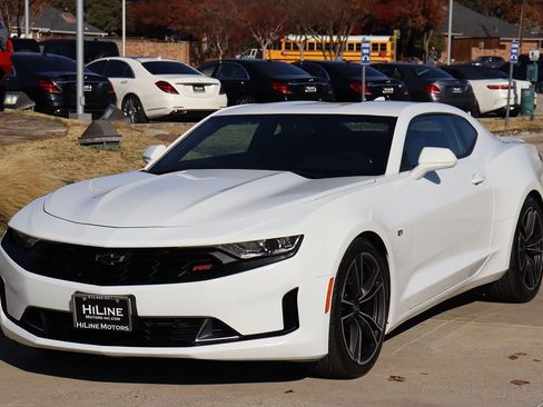 Used 2021 Chevrolet Camaro LT w/ RS Package image 4