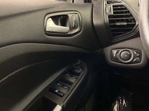 Used 2016 Ford Escape SE w/ Equipment Group 201A FWD image 19