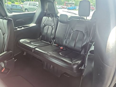 Used 2025 Chrysler Pacifica Select FWD image 12
