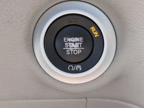 Used 2021 Chrysler Pacifica Touring-L FWD image 27