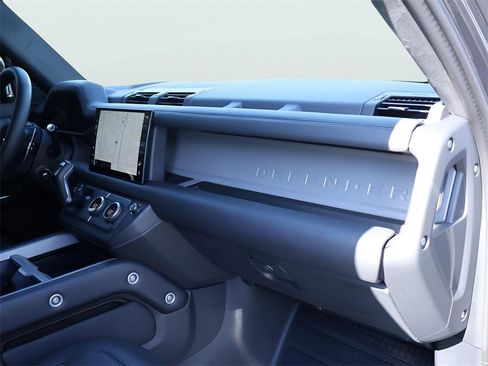 Used 2025 Land Rover Defender 130 V8 image 11